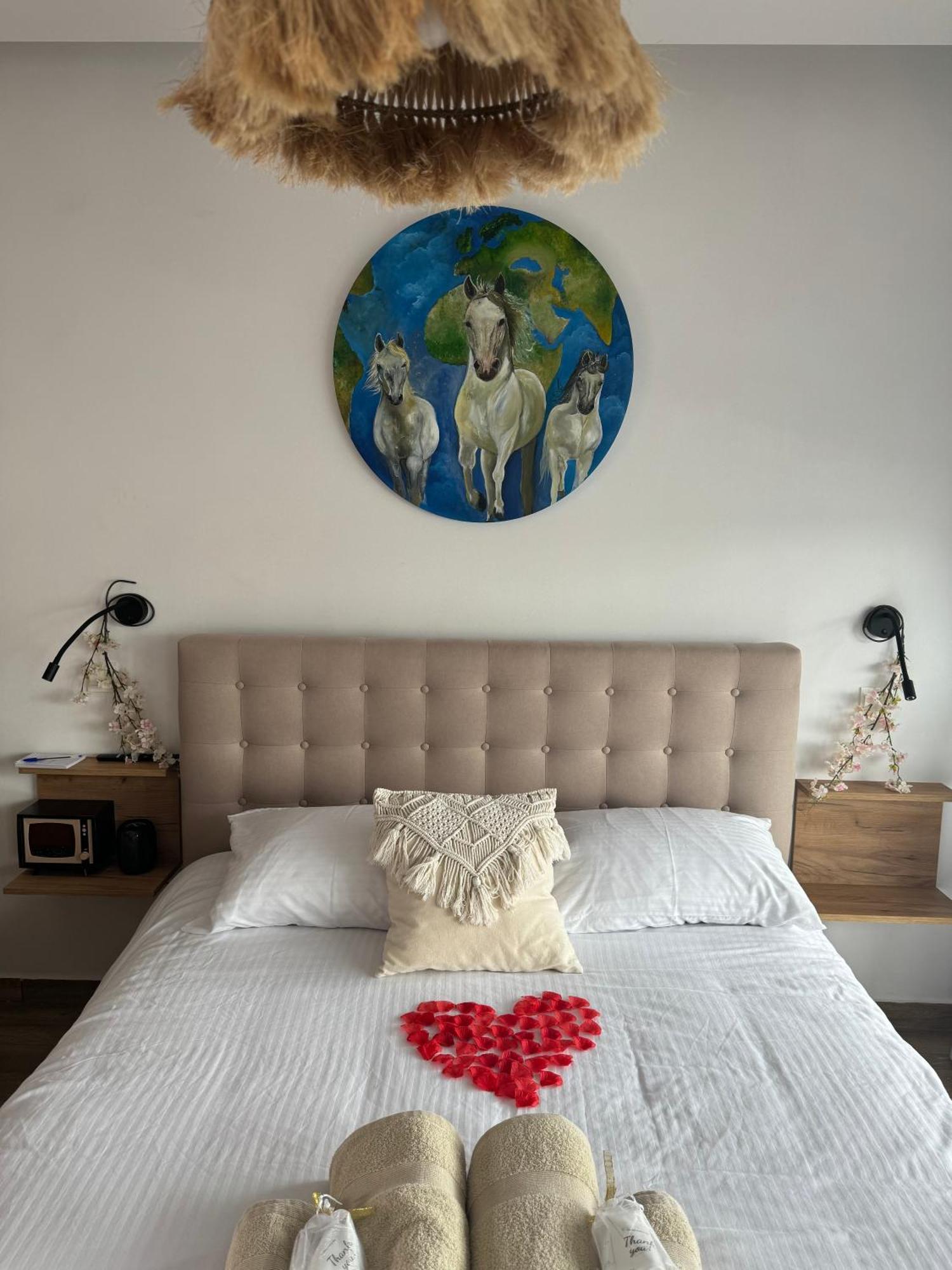 Bohemian Rhapsody Apartment Paphos ภายนอก รูปภาพ