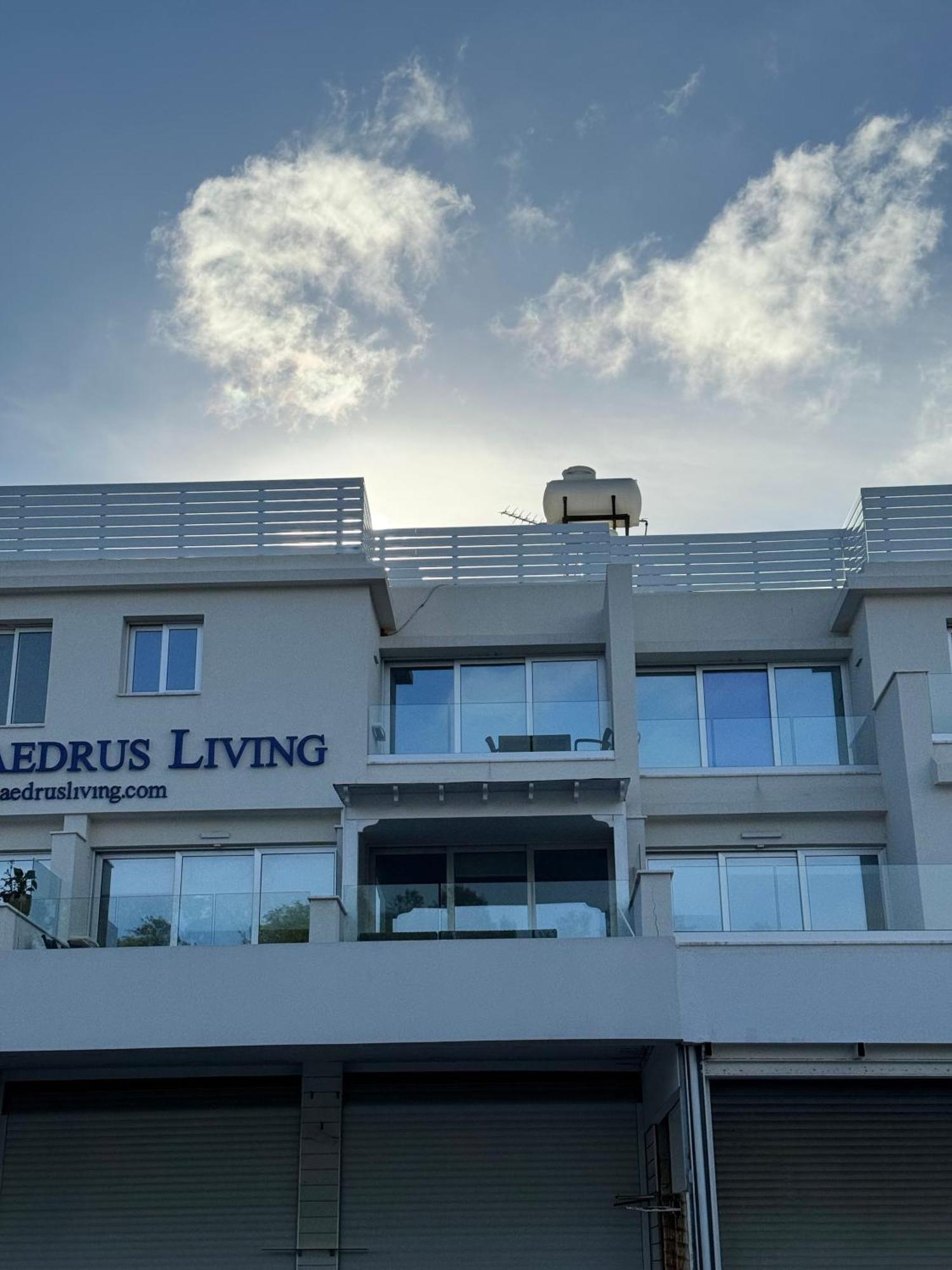 Bohemian Rhapsody Apartment Paphos ภายนอก รูปภาพ
