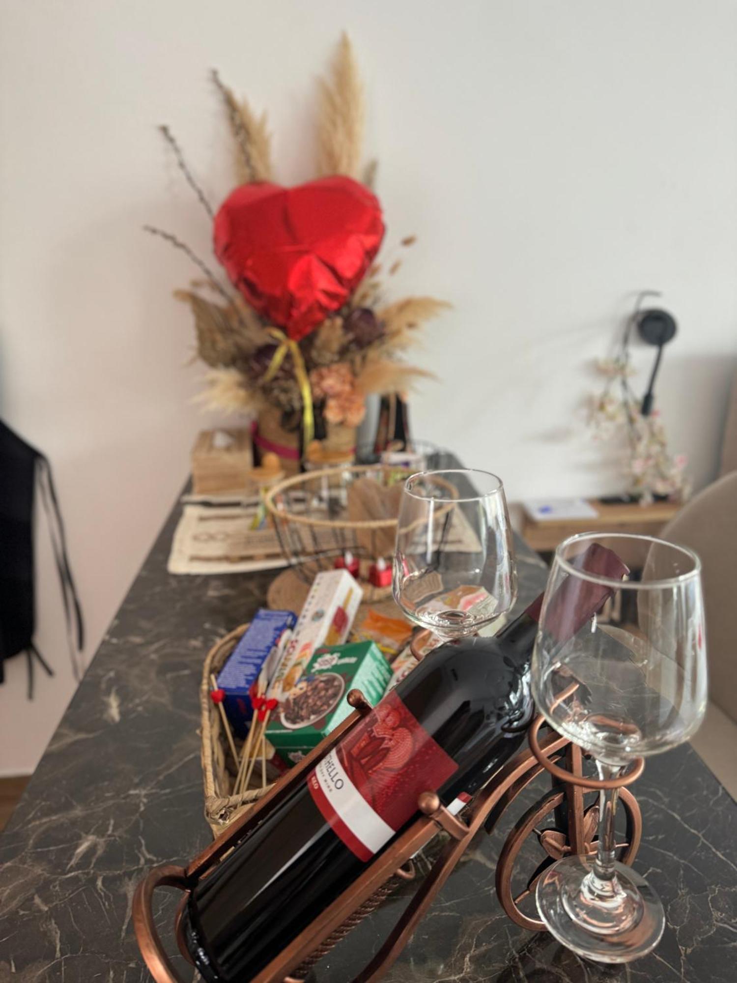 Bohemian Rhapsody Apartment Paphos ภายนอก รูปภาพ