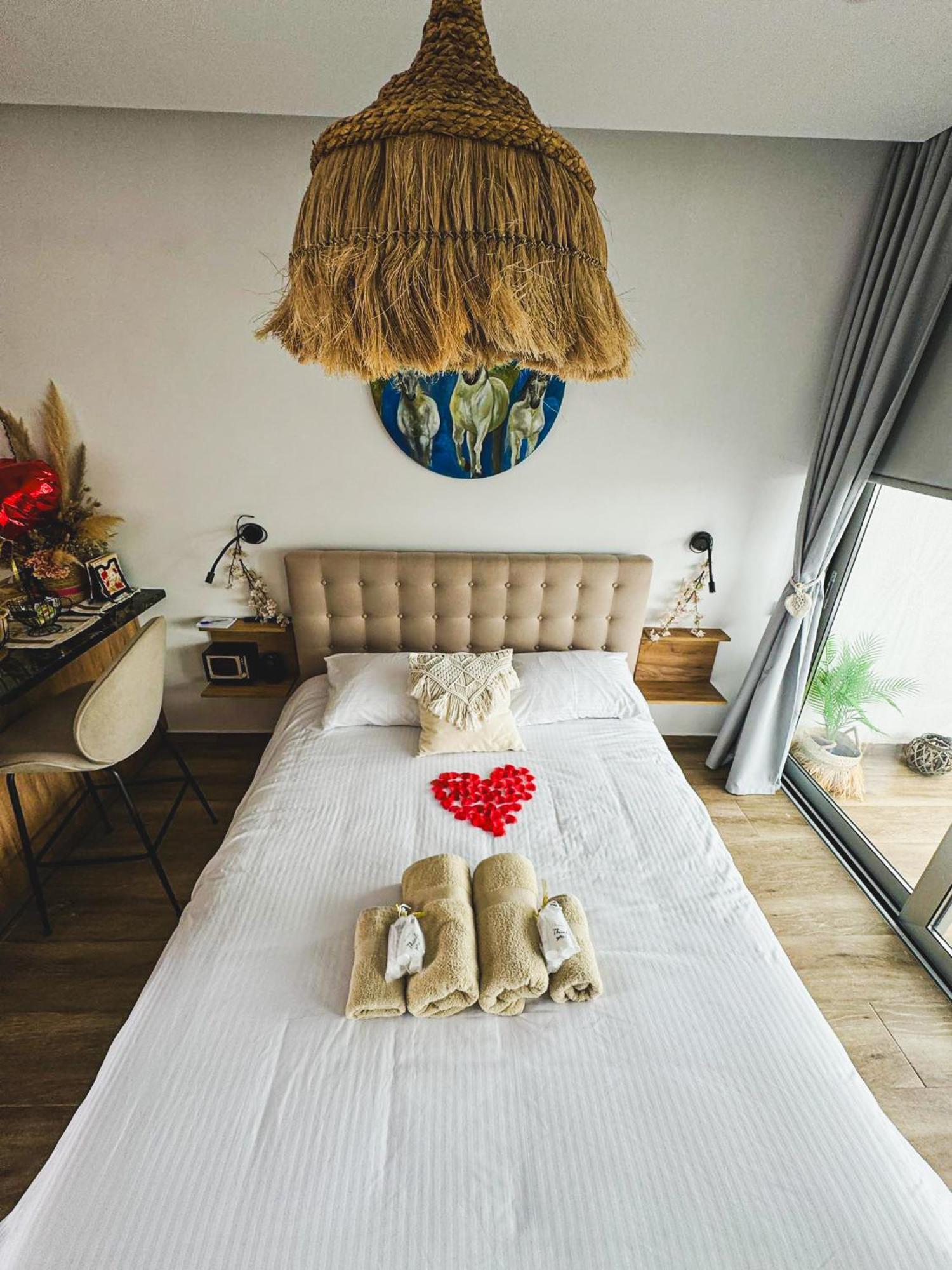 Bohemian Rhapsody Apartment Paphos ภายนอก รูปภาพ