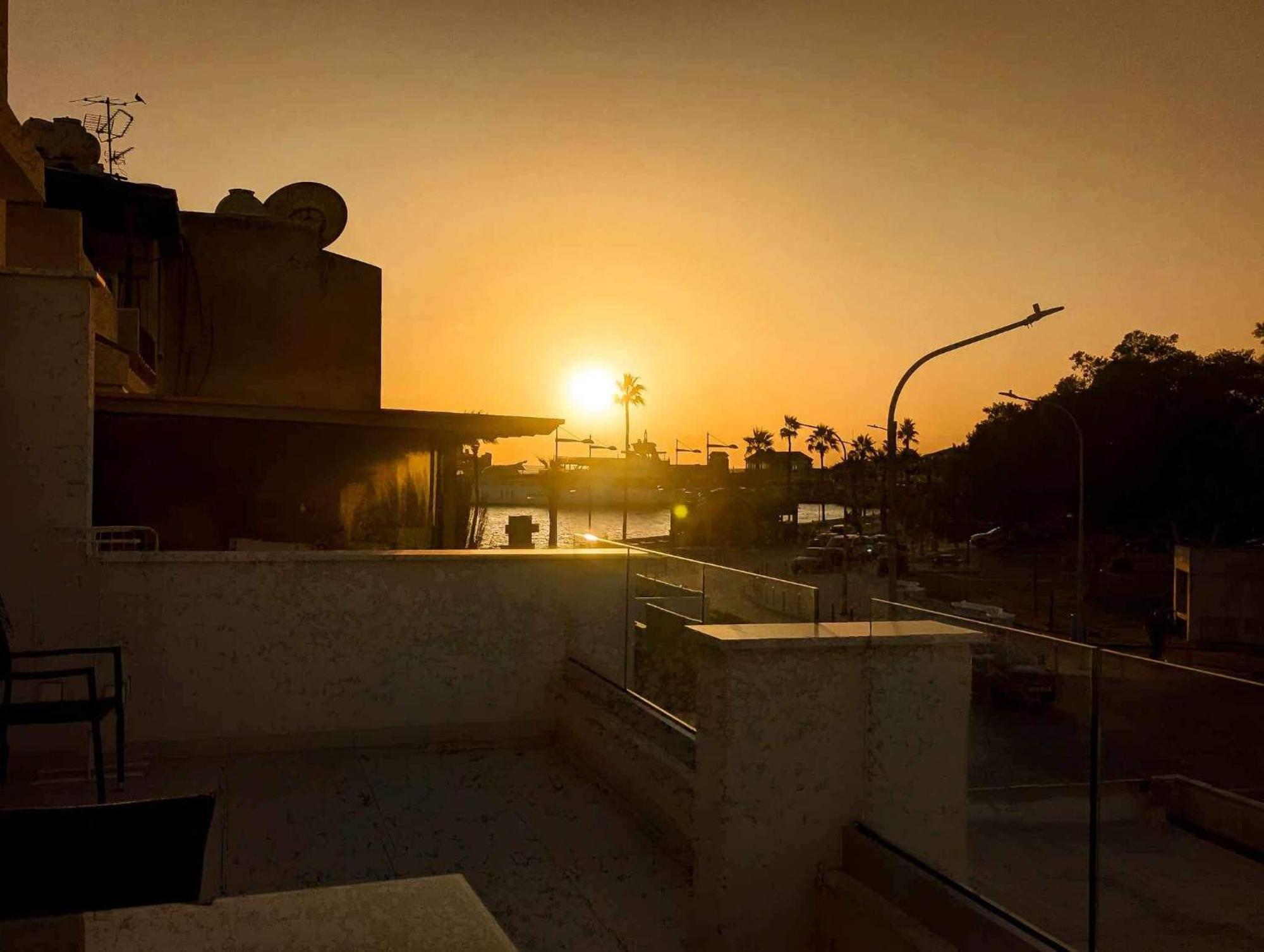 Bohemian Rhapsody Apartment Paphos ภายนอก รูปภาพ