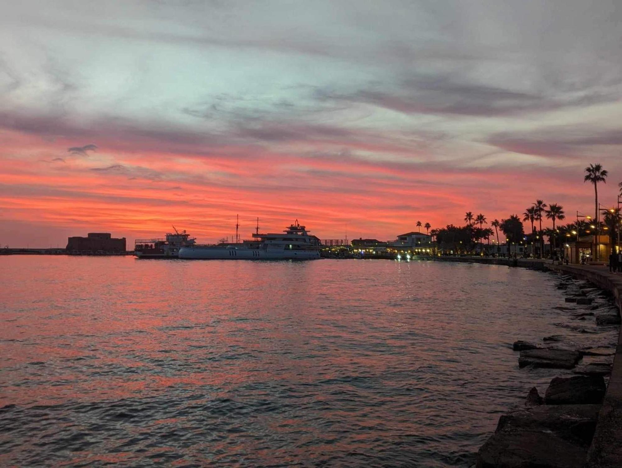 Bohemian Rhapsody Apartment Paphos ภายนอก รูปภาพ