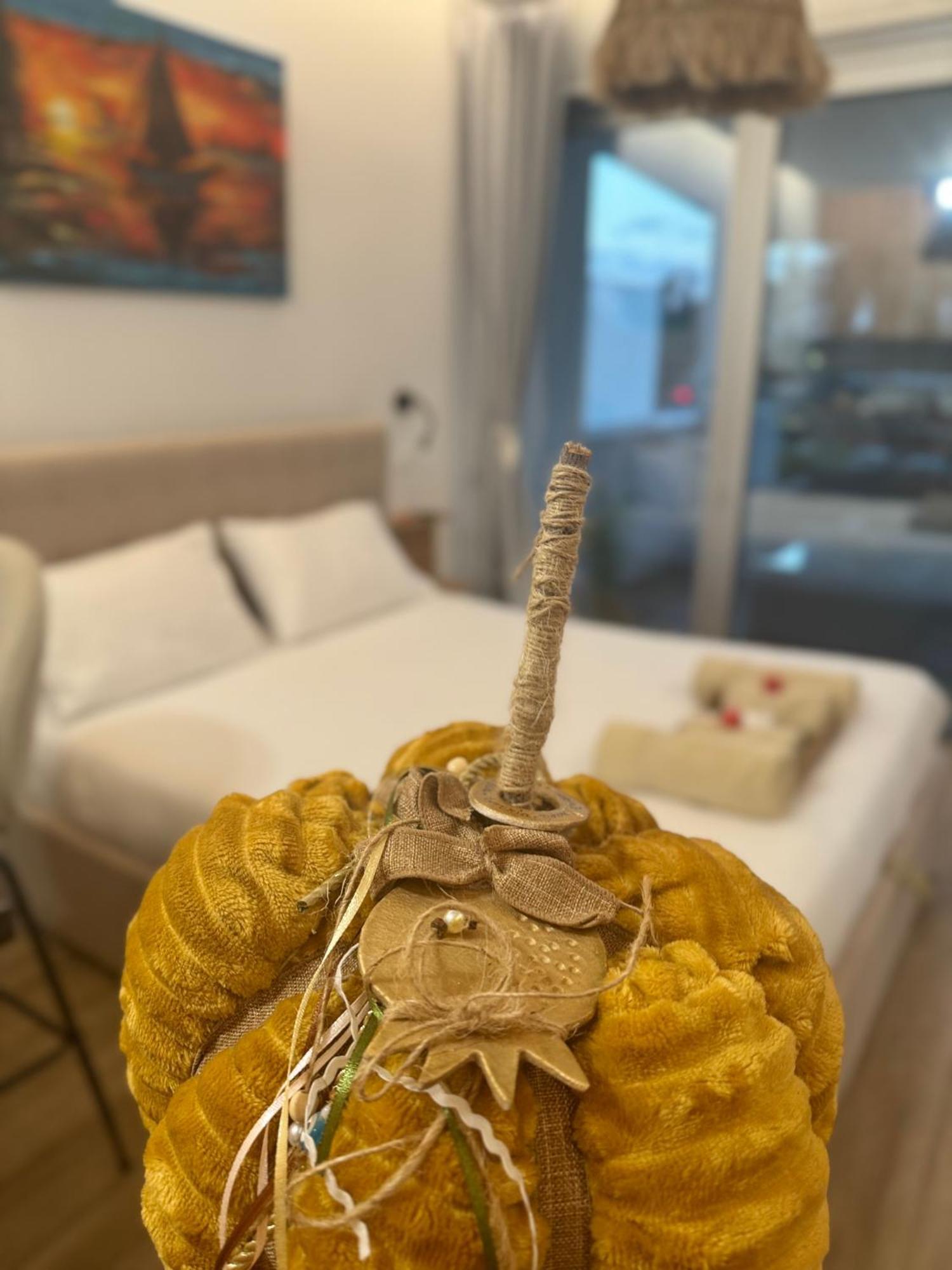 Bohemian Rhapsody Apartment Paphos ภายนอก รูปภาพ