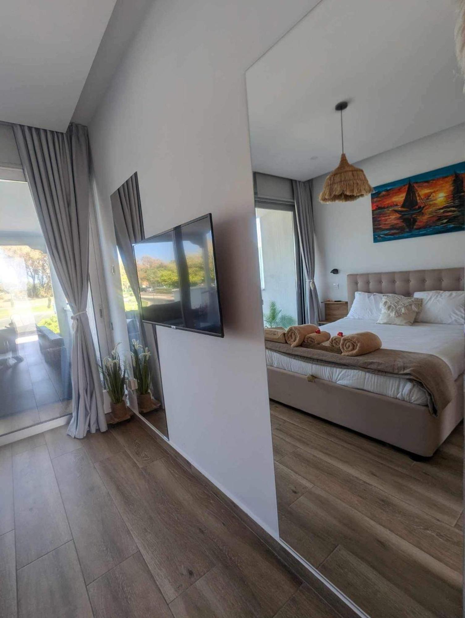 Bohemian Rhapsody Apartment Paphos ภายนอก รูปภาพ