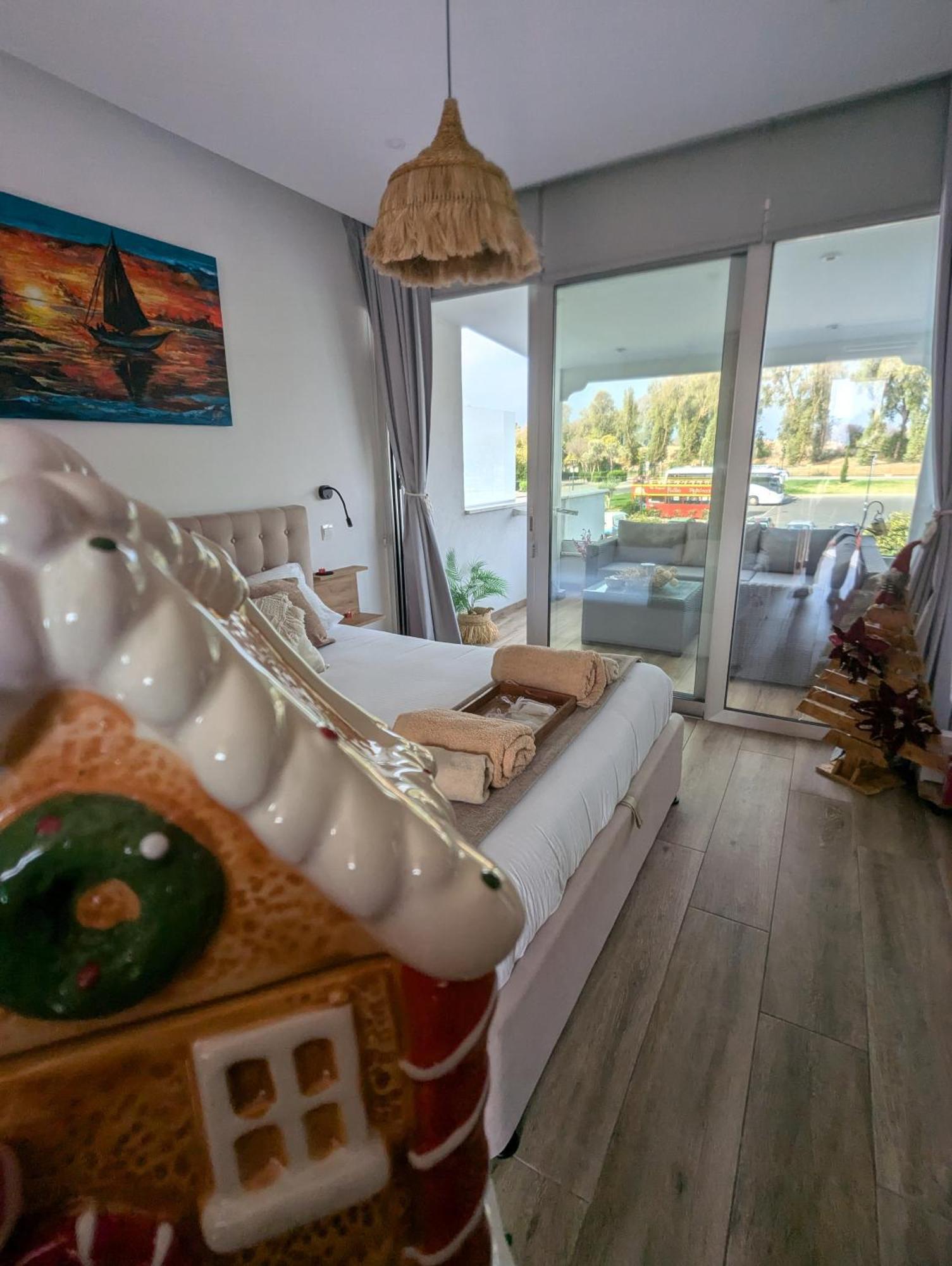 Bohemian Rhapsody Apartment Paphos ภายนอก รูปภาพ