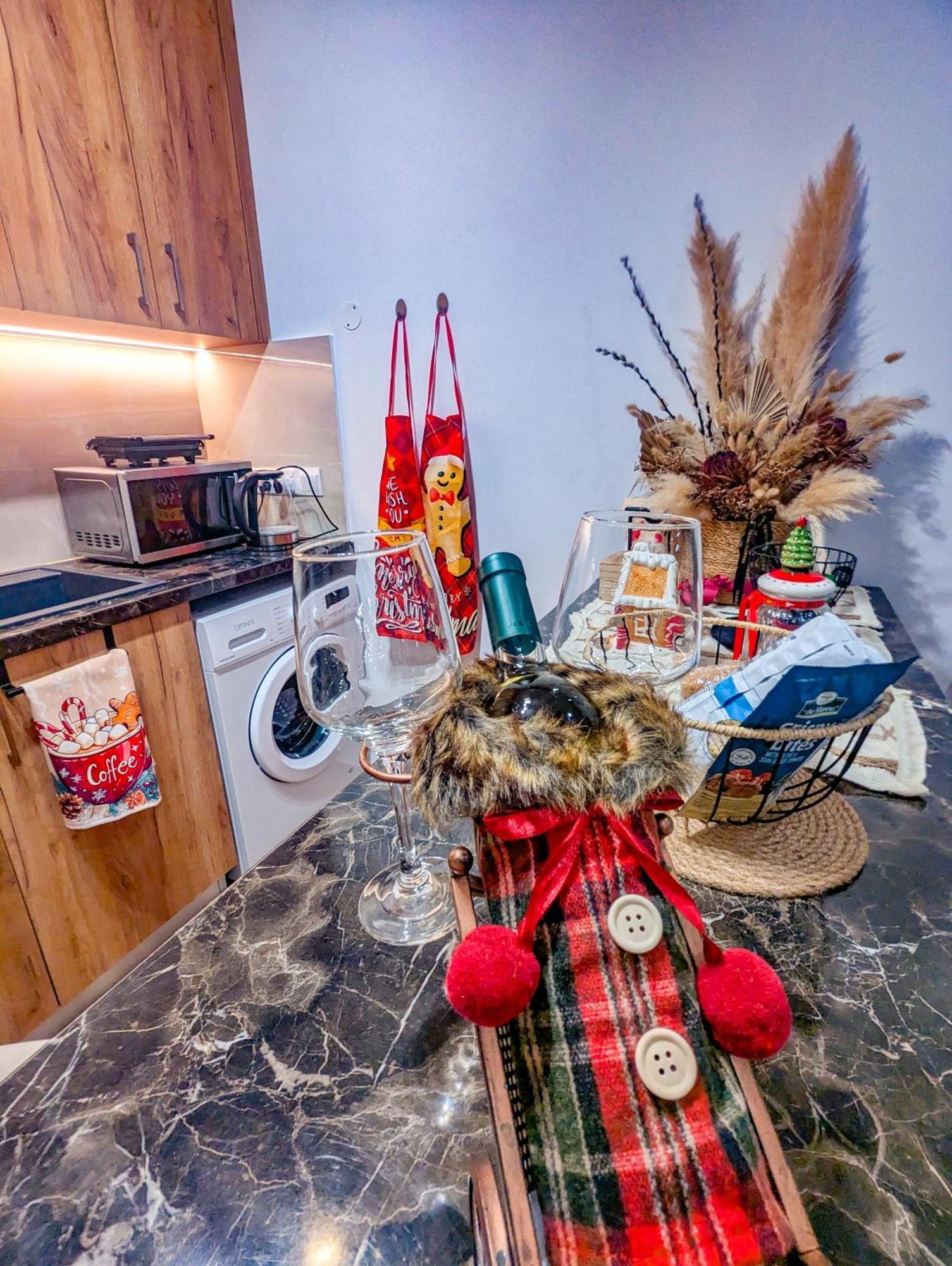Bohemian Rhapsody Apartment Paphos ภายนอก รูปภาพ