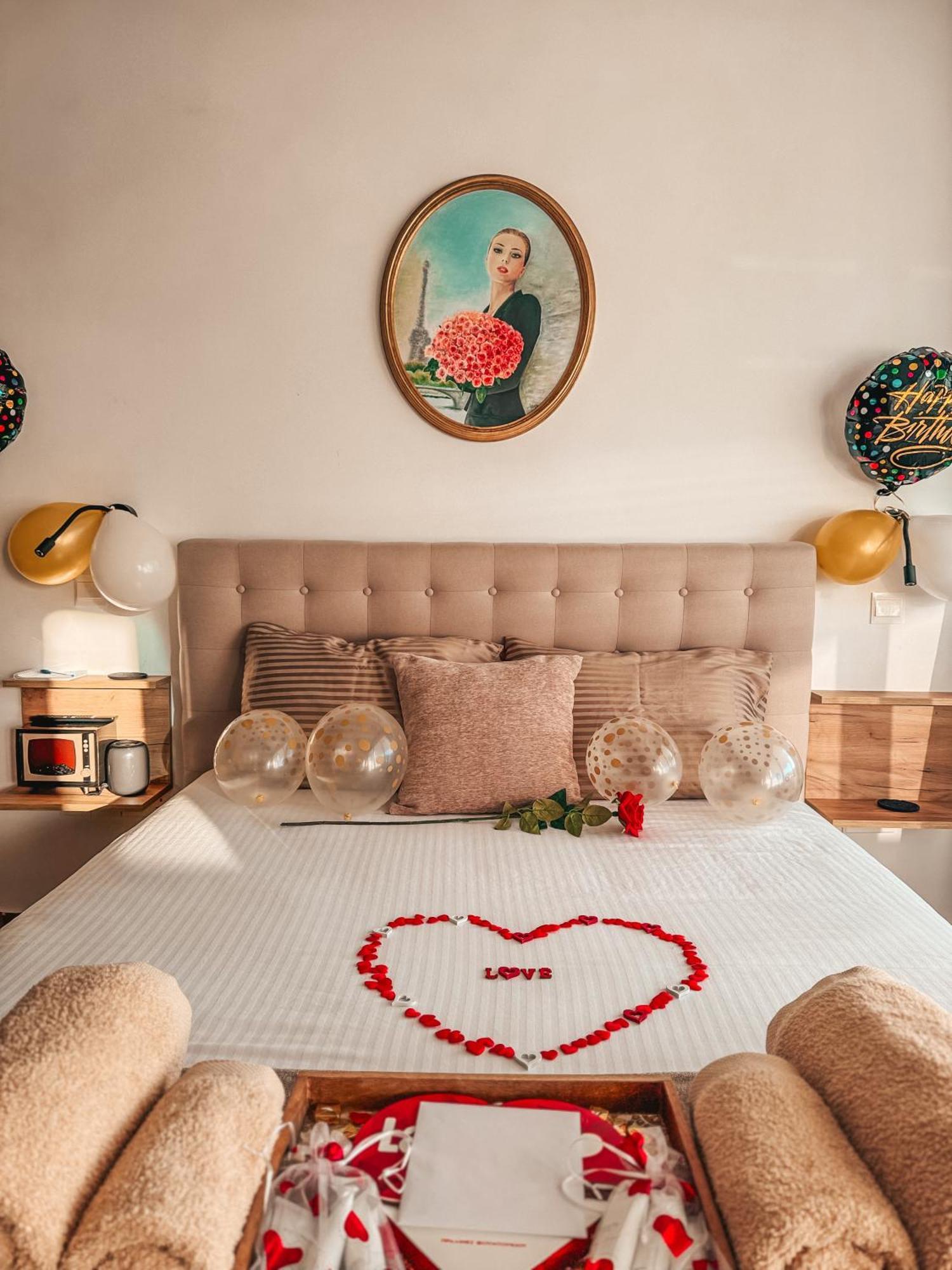 Bohemian Rhapsody Apartment Paphos ภายนอก รูปภาพ