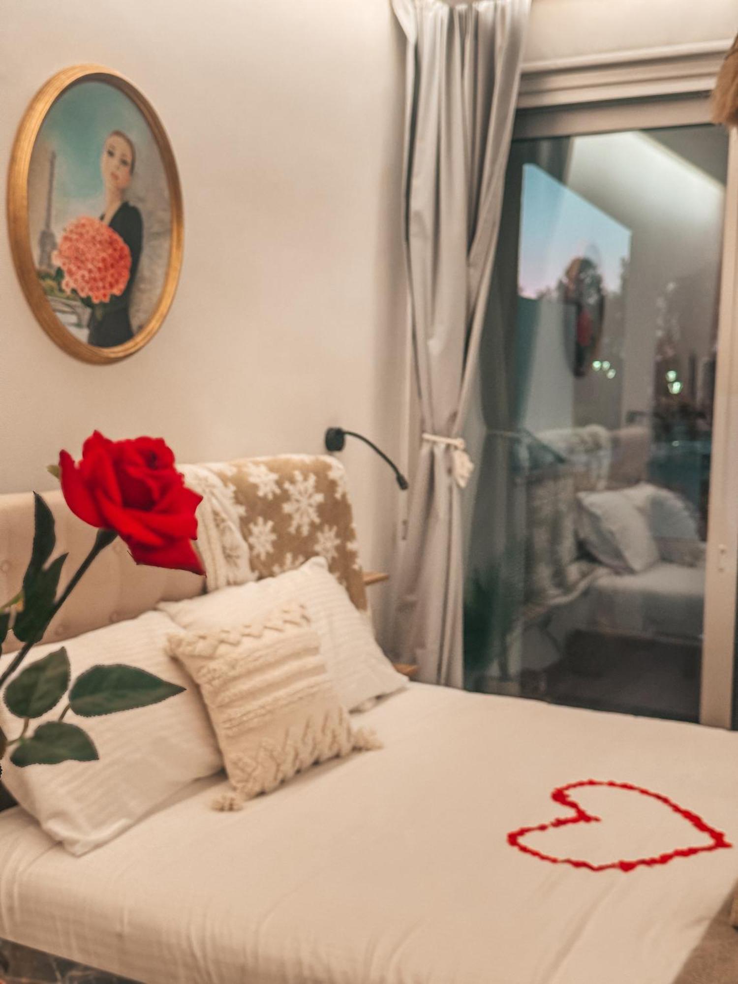 Bohemian Rhapsody Apartment Paphos ภายนอก รูปภาพ